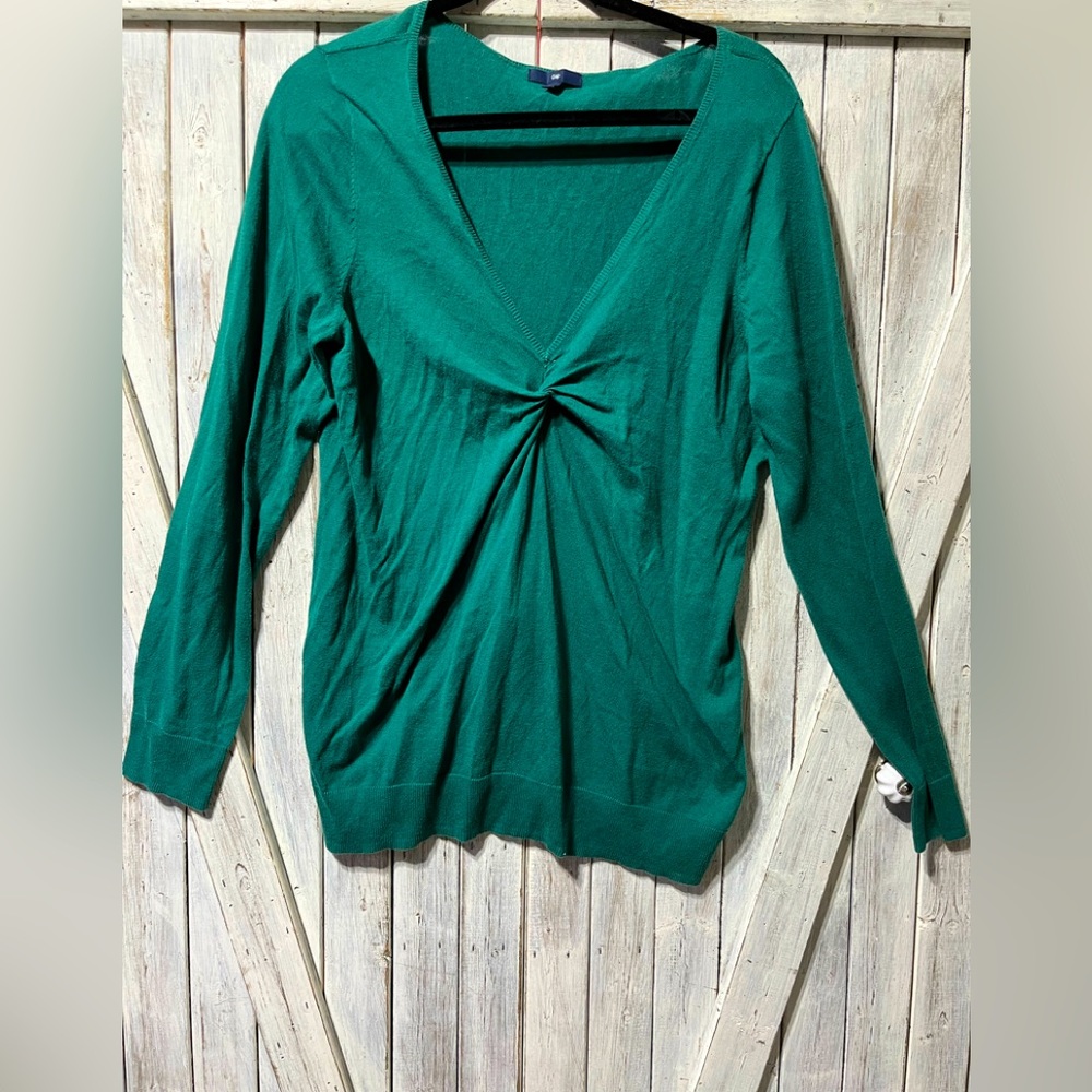 GAP ladies lightweight teal sweater… fun to layer!! Nice detail 🌹🌺🌹